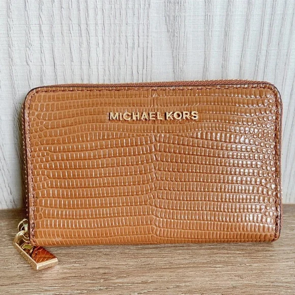 Micheal Kors wallet - Picture 8 of 16